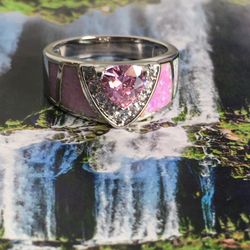 NEW BEAUTIFUL WOMENS RING SIZE 6