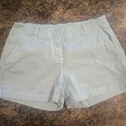 Light blue Vineyard Vines shorts in a size 4