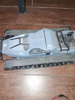 RC Tank Car, 1:12 Remote Control Crawler 12KM/H High Speed Tank, 2.4Ghz RC Rock
