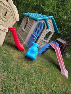 Huge playhouse and three free other toys today
