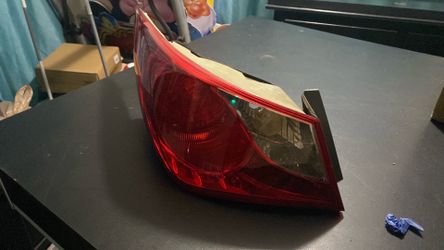 2011 back sonata driver side light