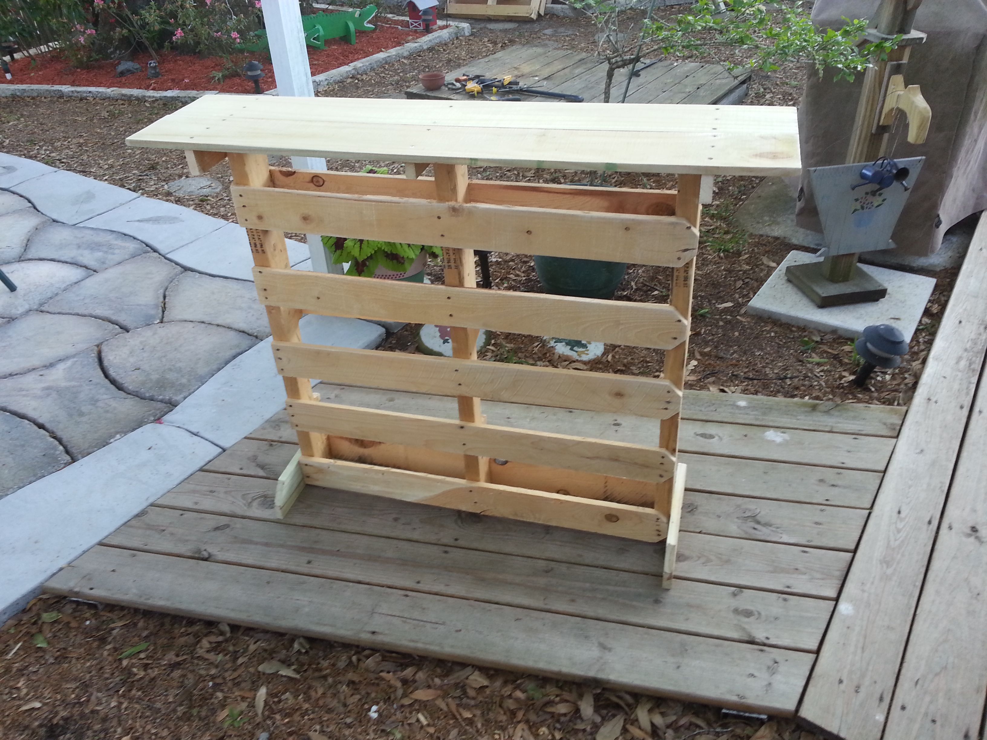 Portable Tiki Pallet bar