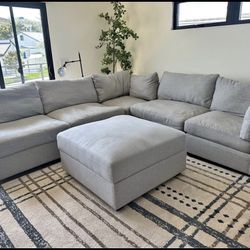 Beautiful Modular Sectional Couch - Delivery Available 