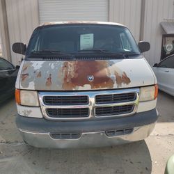 Dodge Ram 1500 Van