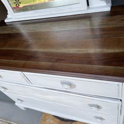 Solid Wood Dresser With Mirror 