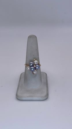 14k gold cluster ring with CZ in the middle