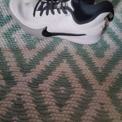 Mamba Focus TB Kobe Bryant Basketball Shoes