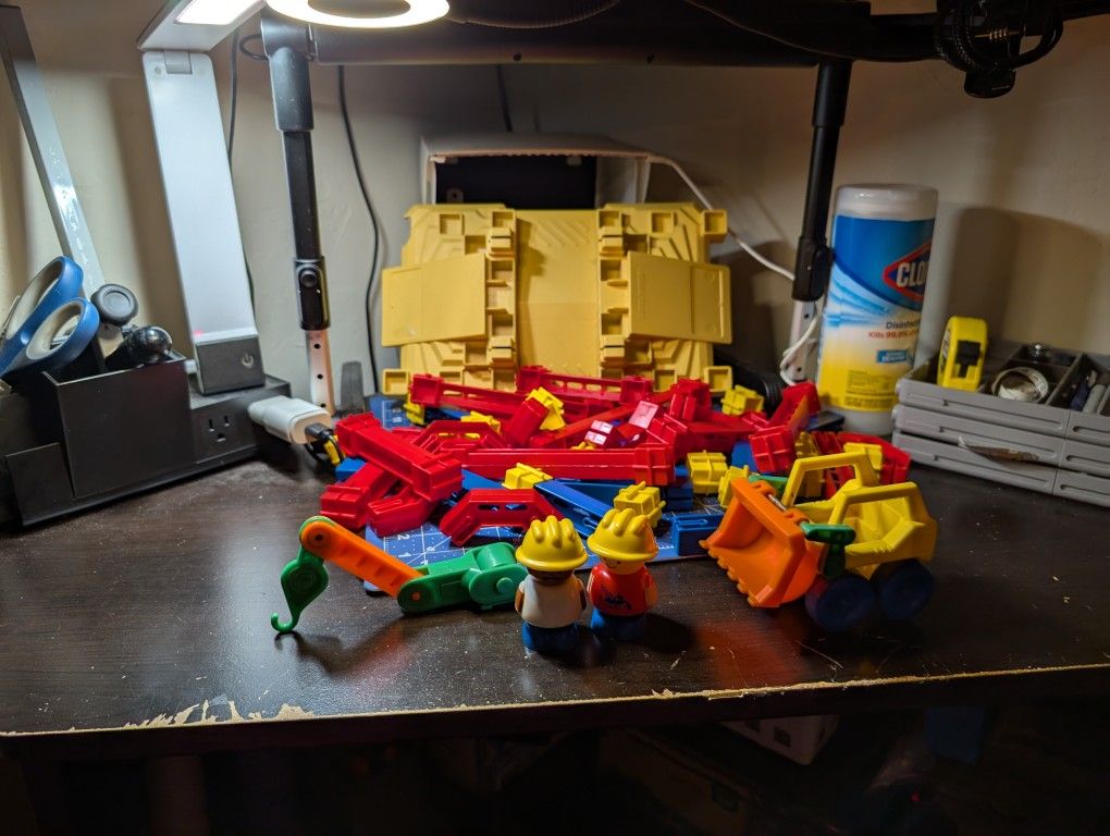 Shelcore Vintage Construction Building Set Blocks Vehicle Figures