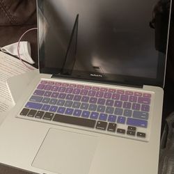 MacBook Pro 2013 8gb Ram 512gb Hdd In Amazing Condition 