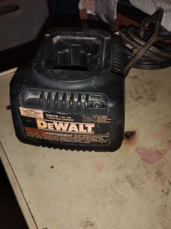 DeWalt DW9116 7.2V-18V 1-Hour NiCd Battery Charger.
