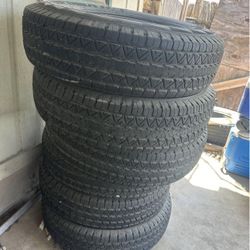 Truck tires ( LT215/85R16 )