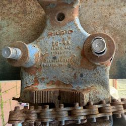 Heavy Duty Metal Table With Ridgid Chain Vice For Cutting Pipe; Made In USA. Welding; Metal Cutting Tools, DIY Workshop 