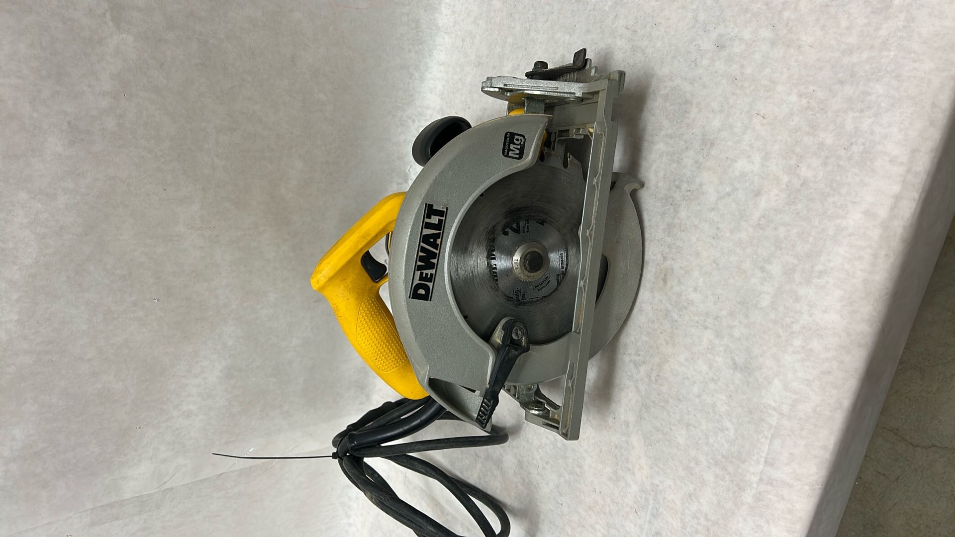 DeWalt 7 1/4 inch corded circular saw model DW368