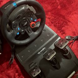 PS4 Logitech -G29 Driving Force Racing wheel and Floor pedals  