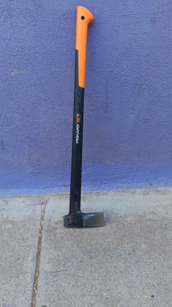 Fiskars X27 Axe