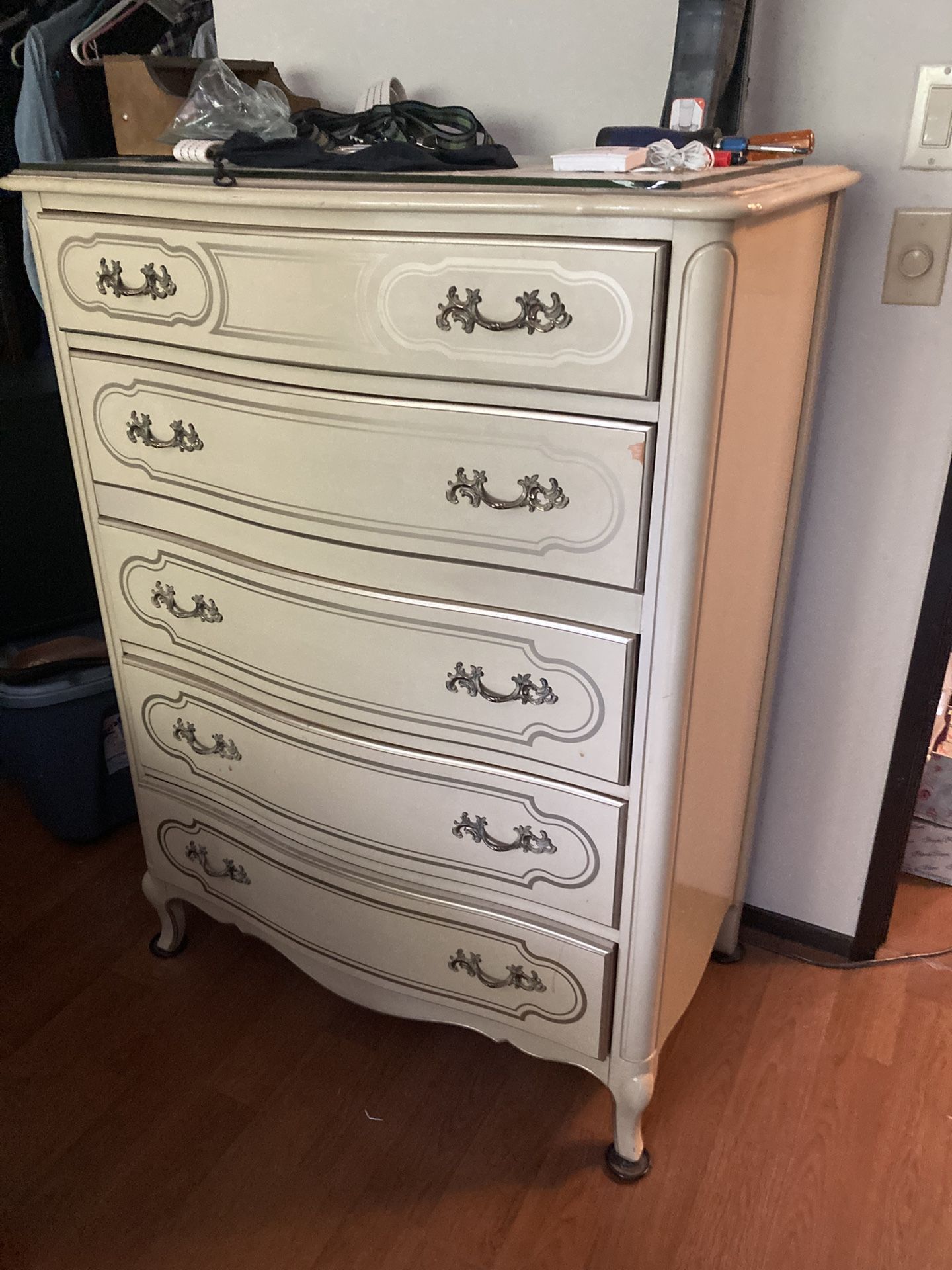 Matching Dressers And Side Tables