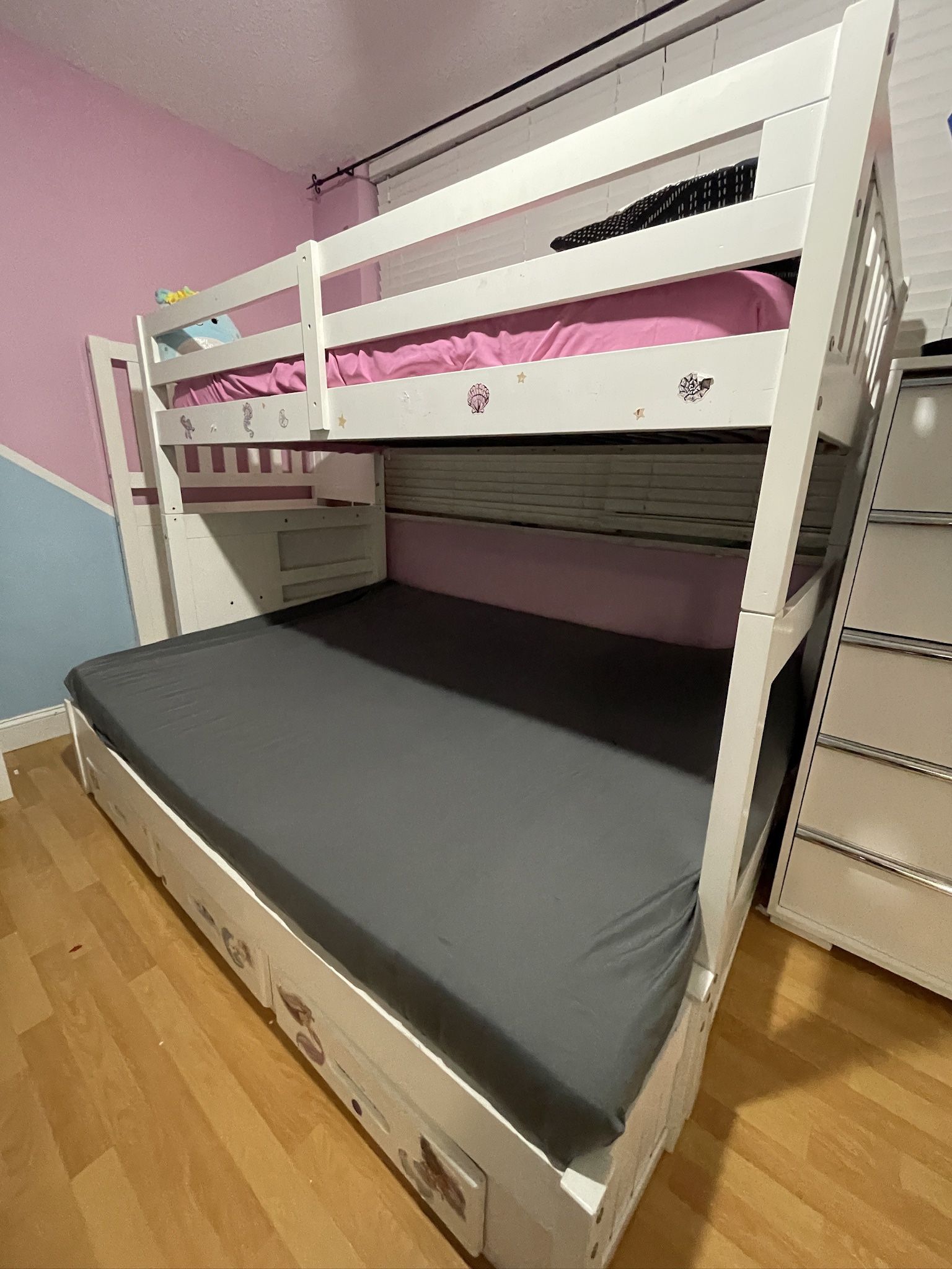 Perfect Conditions Bed White Full And Twin