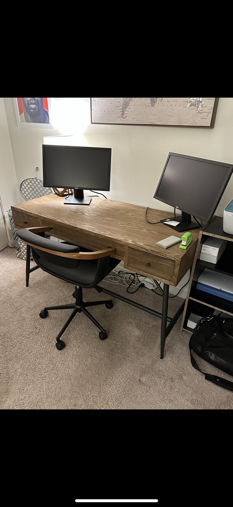 Office Desk And Chair 