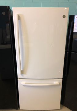 Brand New Scratch N Dent Bottom Freezer Refrigerator