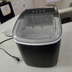 Like New Counter Ice Maker 