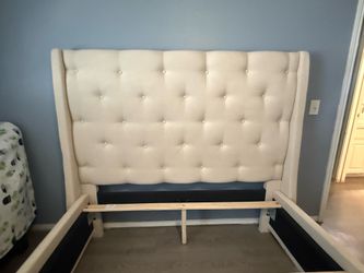 Havertys 3 piece ivory Queen bed set
