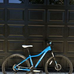 Trek Skye Series Mountain Bike 27.5”