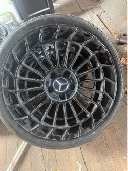 Rines Mercedes-Benz AMG 19” originales con gomas – Juego completo (4)