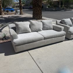 FREE couch & Loveseat Jn My Drivewsy