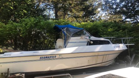 22 ft  Renken Center console , bear four wheel trailer needs new motor
