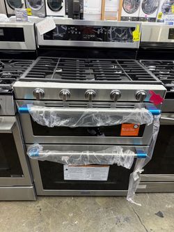 Brand new Maytag 6.0 cu. ft. Double Oven Gas Range with True Convection Oven in Fingerprint Resistant Stainless Steel