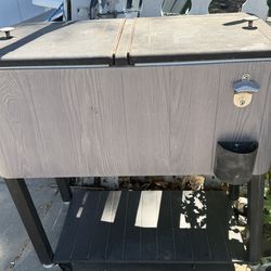 ICE CHEST W/ BOTTLE OPENER