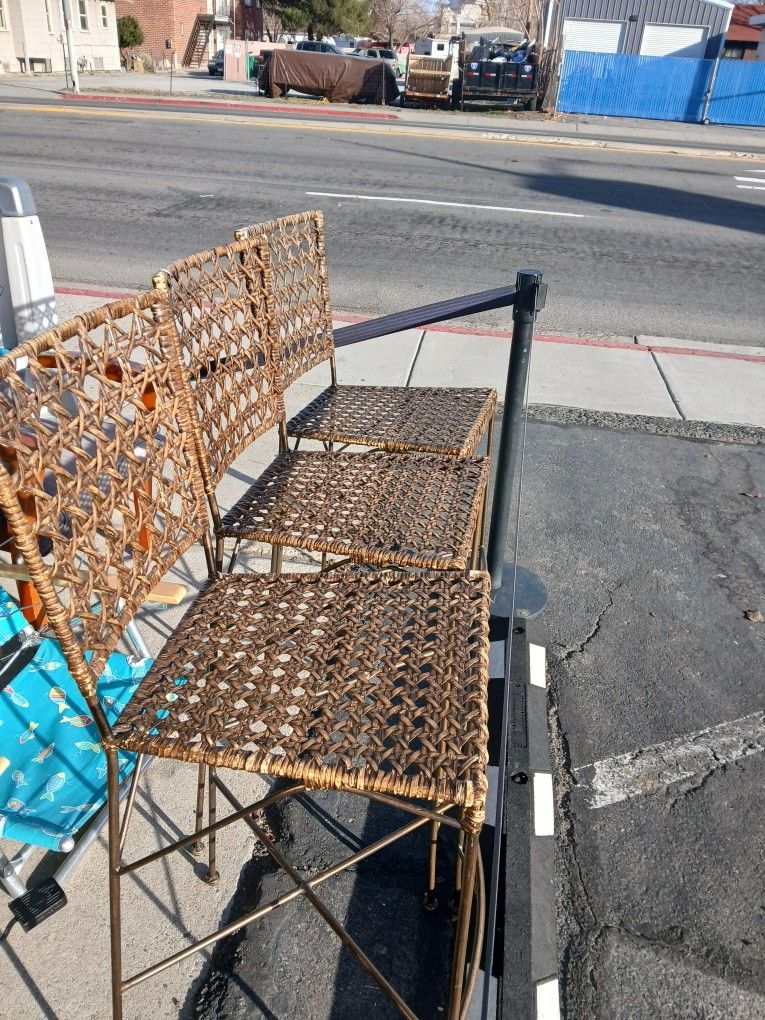 Rattan and iron bar https://offerup.com/redirect/?o=c3Rvb2xzLmxpa2U= New Pick Up Reno 