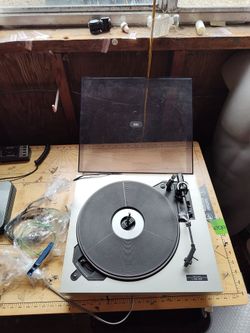Realistic lab-89 turntable