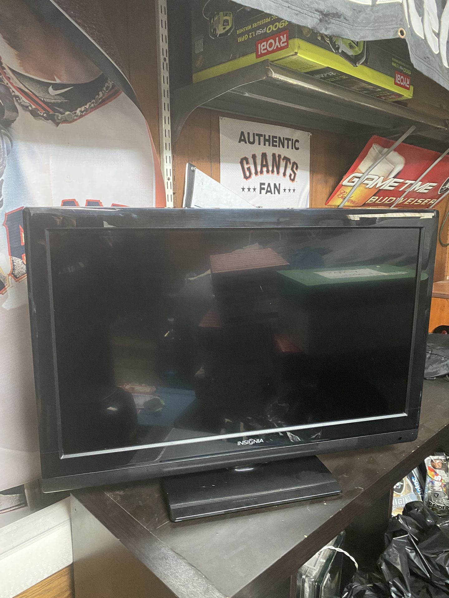 Insignia 32 Inch TV