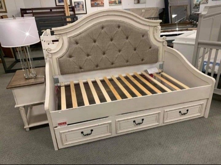 The Best Price Brand New Product 💐 Finance & Delivery Available ▪️Realyn Twin Daybed with 1 Large Storage Drawer