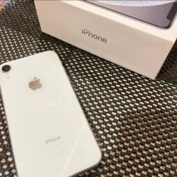 iPhone XR Unlocked With Warranty 😊