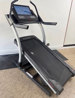 NordicTrack Commercial X22i incline Trainer w/ 40% Incline