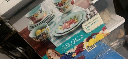 Crockery set