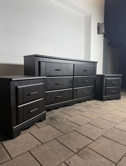 Renewed furniture dresser +2 nightstands set