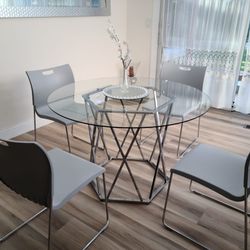 Modern Dining Table Top Tempered Glass Dimension 47”, With 4 Acrylic Chairs, Stainless Steel Legs, High Quality Like New Decor for Home Staging Looks 