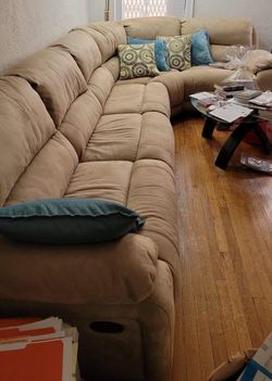 Raymour And Flanigan L Shaped Recliner Couch