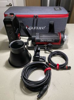 Aputure LS C300d II Daylight LED Monolight (V-Mount)