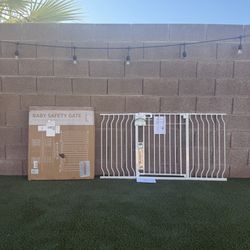 Grownsy 57.8-62.6” Extra Wide Baby/ Pet Gate (35th Ave & Bell Rd)