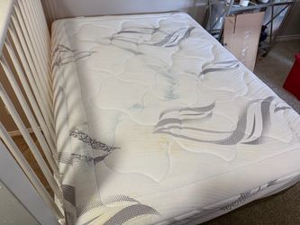 Full Size Mattress with Gray Floral Pattern removal top to wash