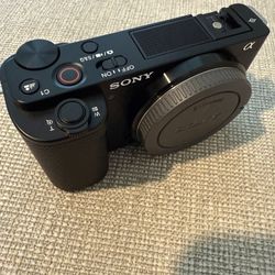 Sony ZV-E10 W/lens