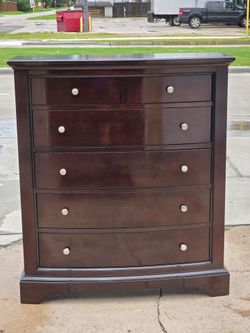 DRESSER