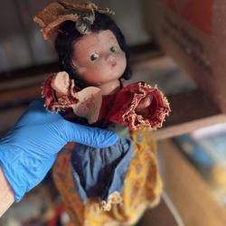  vintage Spanish-style doll i