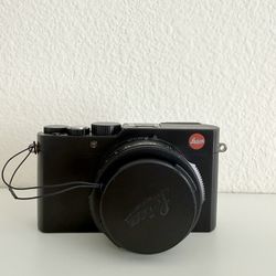 Leica D-LUX (Typ 109) – Excellent Condition – Original Charger & Battery – $800