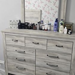 Bedroom Set And Dining Table 