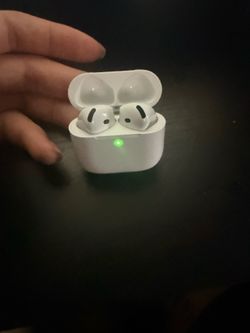 AirPods 4 noise cancellation
